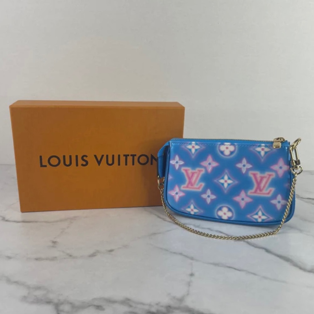 LOUIS VUITTON MINI POCHETTE ACCESSOIRES BABY BLUE NEON MONOGRAM VERNIS PATENT